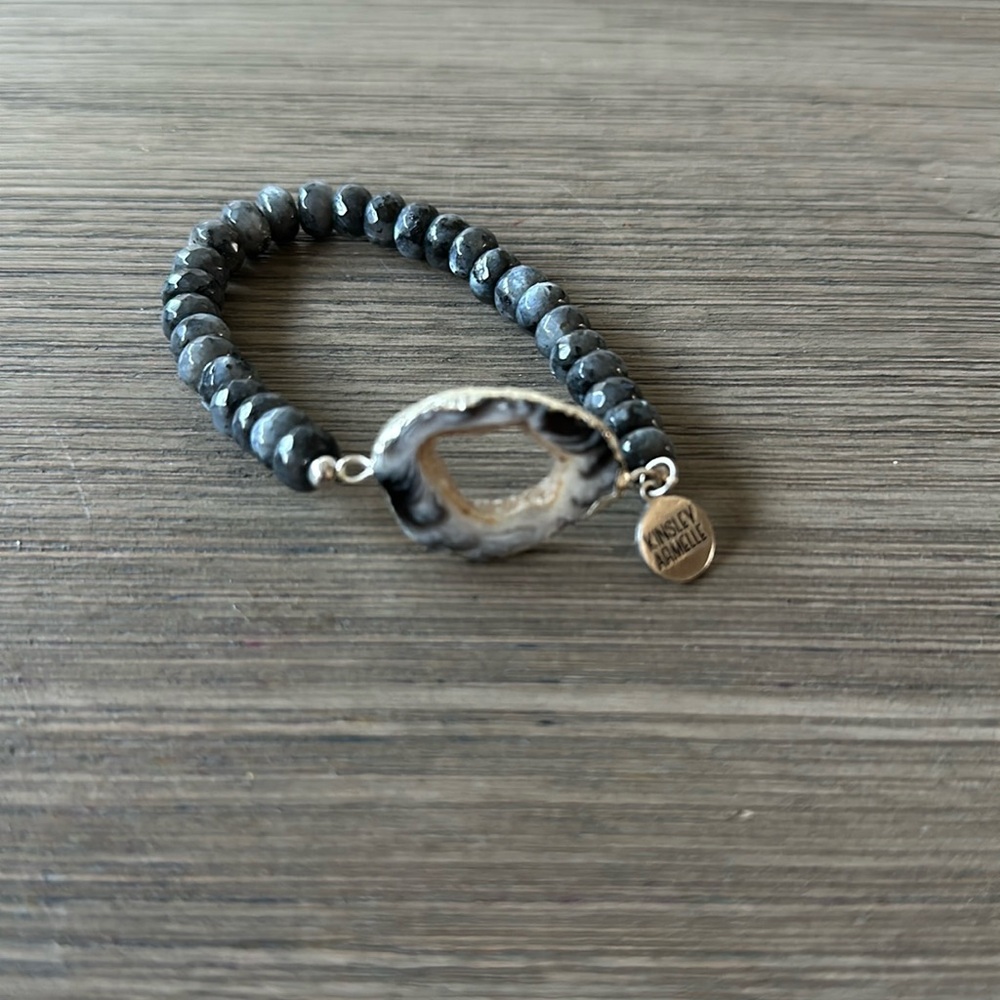 AGATE COLLECTION
SILVER SMOKY BRACELET